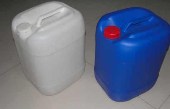 双头50斤自动液体灌装机生产灌装容器照片
